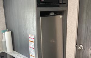 2022 Dutchmen RV Aspen Trail 17BH RV rental photo 4