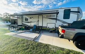 2 bedroom, 2 full baths, 43’ fifth wheel