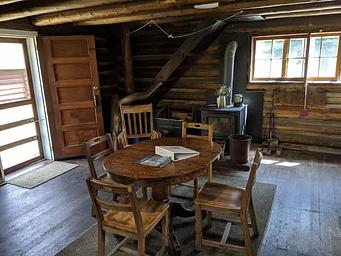 Stolle Cabin seating 
