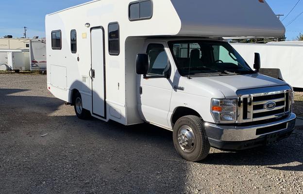 2017 Thor Motor Coach Four Winds 23A Grizzly5