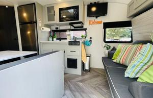 BEE HAPPY GLAMPER 22 Forest River  Salem FSX179DBK