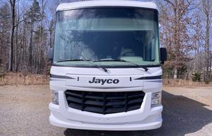 2018 Jayco Motorhome sleeps 10!