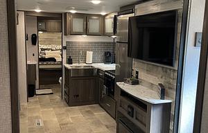 2021 Kodiak Ultra-Lite 332BHSL Huge Bunkhouse