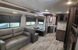 Dual-Suite Retreat Family Bunkhouse 32' Transcend