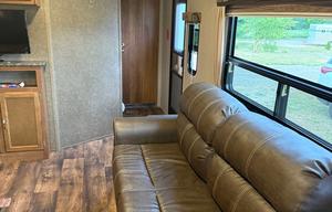 Beautifully Maintained Clean 2017 Keystone Camper