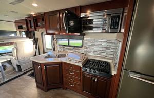 2017 Fleetwood Storm 36F - Will work w/your budget
