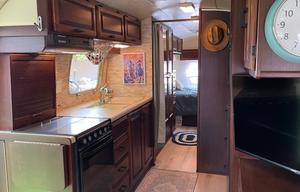 SilverStays 1990 Airstream Excella *DELIVERY ONLY*
