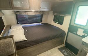 Sleeps 6 Outdoor kitchen Smart TV and SUV towable!