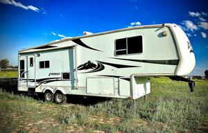 2005 Keystone RV Everest 352L RV rental photo 4