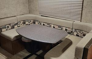MoJo's 2018 Coachmen Freedom Express 29SE Sleeps 9