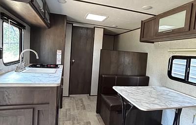2021 Coleman RV Camper Trailer MODERN sleeps 4-5