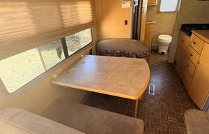 2007 Winnebago Navion 23H