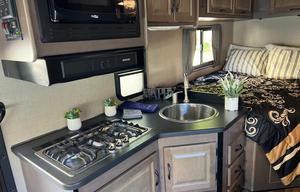 2019 Thor Motor Coach. Impeccable inside and out!