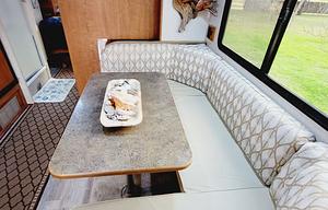2016 Winnebago Vista 31KE RV rental photo 9