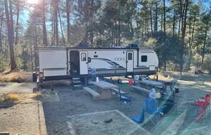 Glamping Haven: 2 Bdrms, Cozy Fire & Paws Welcome!