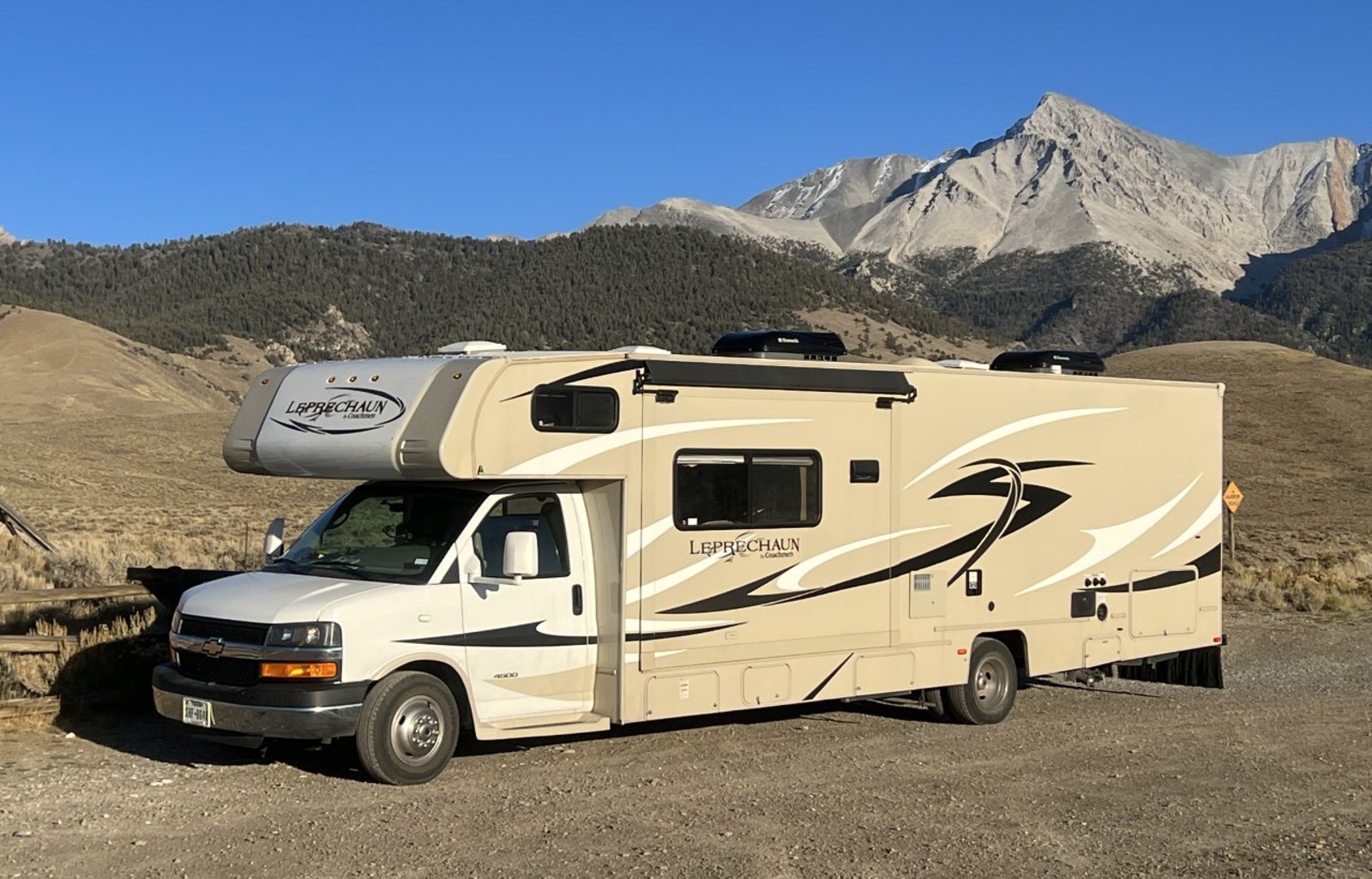 Sleeps 10! 2 AC Units & Dual Battery.