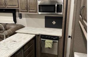 2019 Venom V4114TK RV rental photo 11