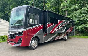 Relaxing Luxury RV Rental w/bunkhouse