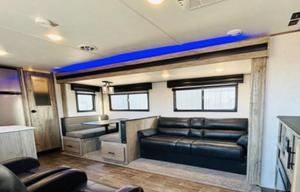 Premium Alpha Wolf Camper Relax, Camp & Unwind