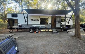 Family Bunkhouse Coachmen Apex Ultra-Lite 300BHS