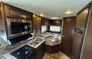 Easy To Drive- Newer 2018 Thor Motor Coach