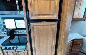 KOURTNEY 2019 NeXus RV Phantom 25P