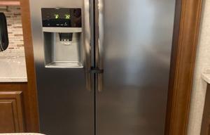 Clean and Comfortable 39’ Heartland Bighorn 3575EL