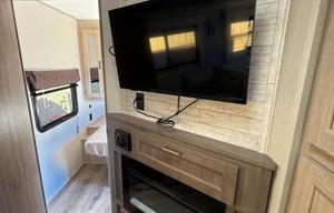 T5 2025 Catalina Legacy Sleeps 10-Premium-Auto LEV