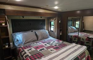 2013 Gateway 3200 RS RV rental photo 5