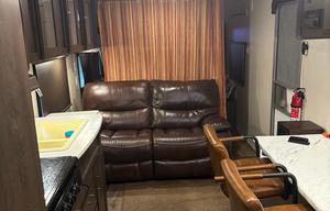 Plush & Roomy 26' RV FOR TWO! (Can Sleep 3)