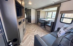 Family Friendly 2022 Cruiser Shadow Cruiser BH
