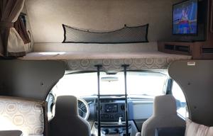 2014 Fleetwood RV Jamboree Sport 31M- LOW Miles