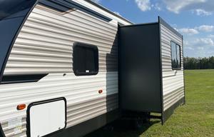 Clean & Fully Stocked Travel Trailer