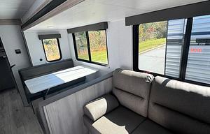 2024 Ahara 378BH-OK RV rental photo 7