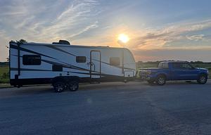 Adventure-Ready Glamping RV – PETS WELCOME!