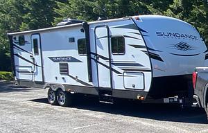 Fun Family Trailer! '22 Sundance Ultra Lite