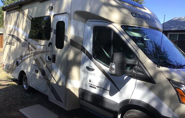 17 MPG 2017 Thor Motor Coach Compass 23TB