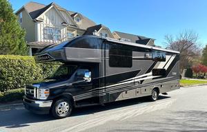 ‘Endeavor’ Loaded with Amenities + Sleeps 10!