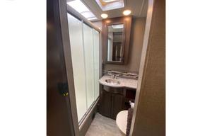 2020 Thor Motor Coach Hurricane 34R RV rental photo 20