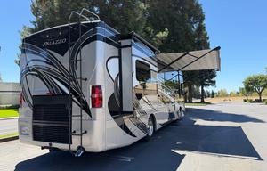 2017 Thor Motor Coach Palazzo 33.2