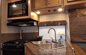 2017 Thor Motor Coach Four Winds 28A