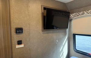 2018 Thor Axis Class A | UNLIMITED MILES  SLEEPS 6