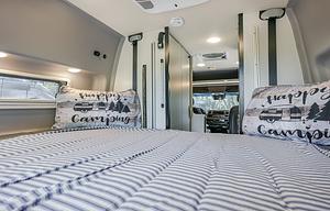 Revel All wheel Drive van Winnebago Mercedes-Benz
