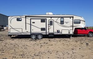 Hello 2019!! Check this out!! Hideout Fifth Wheel - Delivery Available!