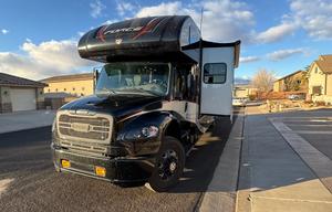 2021 Dynamax FORCE HD 34KD HD RV rental photo 4