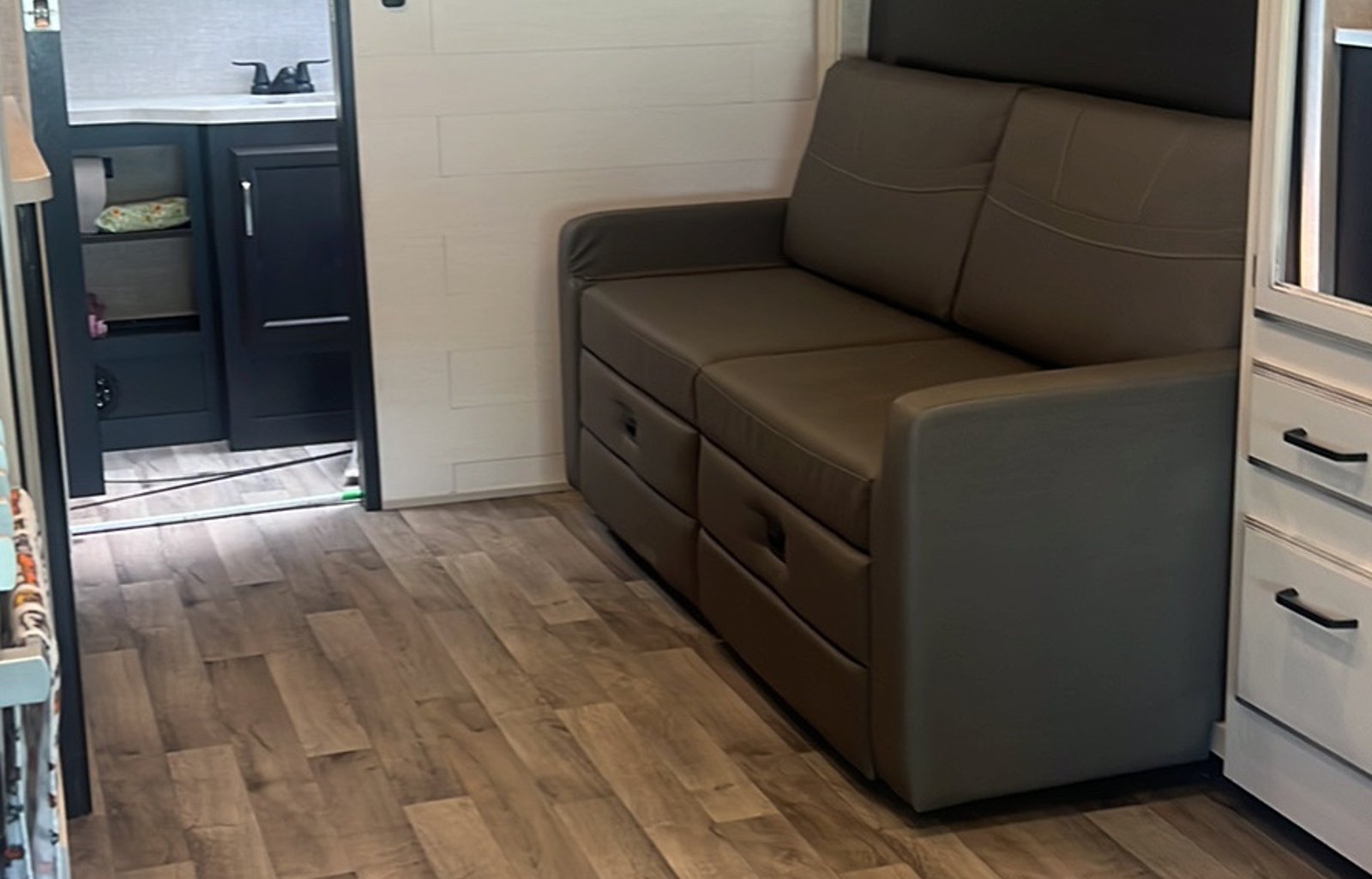 2022 Entegra Coach Odyssey 26M RV rental photo 5