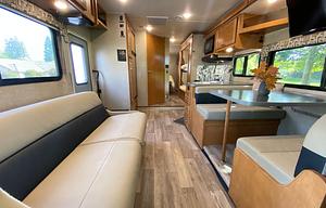 2019 Winnebago Minnie Winnie 31G *Pet Friendly!*