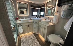 2022 Jayco North Point 382FLRB