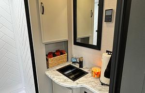 2024 Luxurious, Loaded & Spacious 2 Bdrm Pets Free