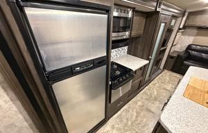 Sleeps 6 - Highland Ridge Light Spacious Trailer
